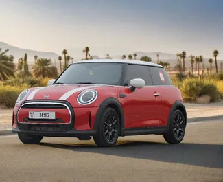 Benzin 1,5L Motor von Mini Cooper 2024 zur Miete in Dubai.