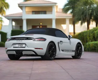 Benzin 2,0L Motor von Porsche 718 Boxster 2024 zur Miete in Dubai.