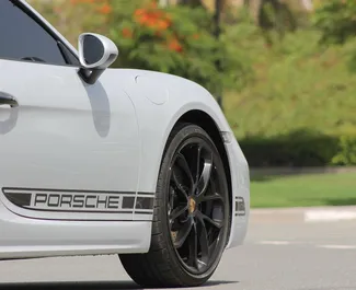 Innenraum von Porsche 718 Boxster zur Miete in VAE. Ein großartiges 2-Sitzer Fahrzeug mit Automatisch Getriebe.