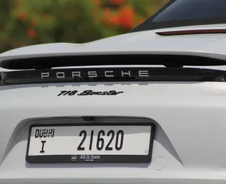 Porsche 718 Boxster 2024 zur Miete verfügbar in Dubai, mit Kilometerbegrenzung unbegrenzte.