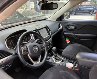 Jeep Cherokee 2017 zur Miete verfügbar in Tiflis, mit Kilometerbegrenzung unbegrenzte.