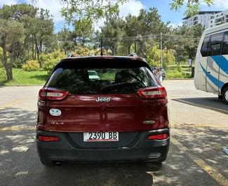 Benzin 2,4L Motor von Jeep Cherokee 2017 zur Miete in Tiflis.