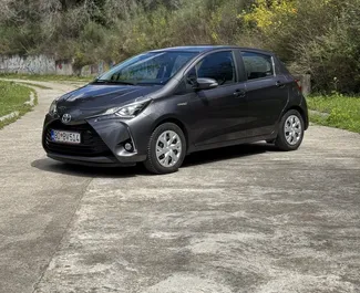 Mietwagen Toyota Yaris 2019 in Montenegro, mit Hybride-Kraftstoff und 100 PS ➤ Ab 25 EUR pro Tag.