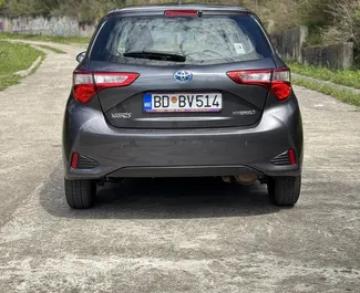 Hybride 1,5L Motor von Toyota Yaris 2019 zur Miete in Budva.