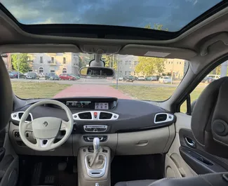 Frontansicht eines Mietwagens Renault Grand Scenic in Budva, Montenegro ✓ Auto Nr.13403. ✓ Automatisch TM ✓ 0 Bewertungen.