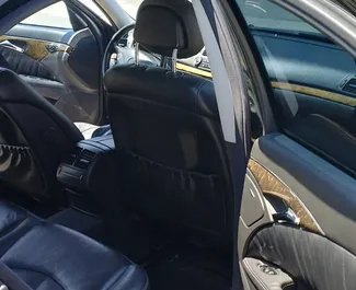 Vermietung Mercedes-Benz E220. Premium Fahrzeug zur Miete in Albanien ✓ Kaution Einzahlung von 100 EUR ✓ Versicherungsoptionen KFZ-HV, VKV Plus, Ausland.