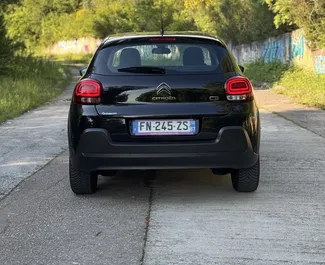 Vermietung Citroen C3. Wirtschaft, Komfort, Crossover Fahrzeug zur Miete in Montenegro ✓ Kaution Einzahlung von 200 EUR ✓ Versicherungsoptionen KFZ-HV, TKV, VKV Plus, VKV Komplett, Diebstahlschutz, Ausland, Junge.