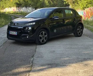 Frontansicht eines Mietwagens Citroen C3 in Budva, Montenegro ✓ Auto Nr.13174. ✓ Automatisch TM ✓ 0 Bewertungen.