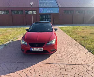 Frontansicht eines Mietwagens SEAT Leon in Budva, Montenegro ✓ Auto Nr.13575. ✓ Automatisch TM ✓ 0 Bewertungen.