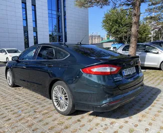 Ford Fusion Sedan 2014 mit Antriebssystem Frontantrieb, verfügbar in Tiflis.