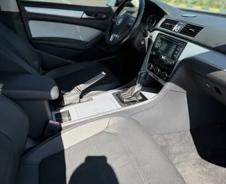 Mietwagen Volkswagen Passat 2015 in Albanien, mit Diesel-Kraftstoff und 103 PS ➤ Ab 30 EUR pro Tag.