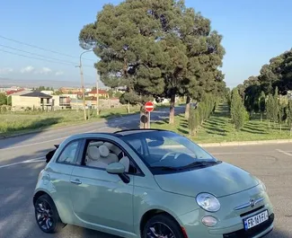 Frontansicht eines Mietwagens Fiat 500 Cabrio in Tiflis, Georgien ✓ Auto Nr.12316. ✓ Automatisch TM ✓ 0 Bewertungen.