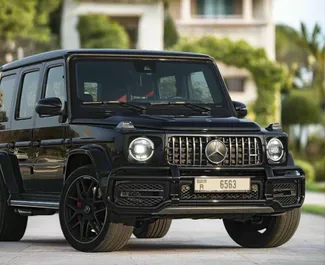 Innenraum von Mercedes-Benz G63 AMG zur Miete in VAE. Ein großartiges 5-Sitzer Fahrzeug mit Automatisch Getriebe.