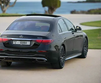 Mercedes-Benz S500 2022 zur Miete verfügbar in Dubai, mit Kilometerbegrenzung unbegrenzte.