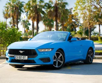 Frontansicht eines Mietwagens Ford Mustang Cabrio in Batumi, Georgien ✓ Auto Nr.13528. ✓ Automatisch TM ✓ 0 Bewertungen.
