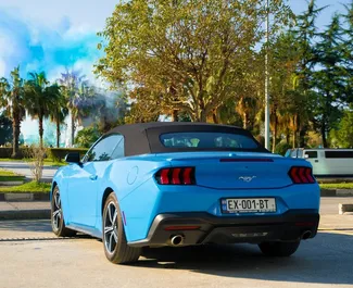 Mietwagen Ford Mustang Cabrio 2024 in Georgien, mit Benzin-Kraftstoff und 320 PS ➤ Ab 400 GEL pro Tag.