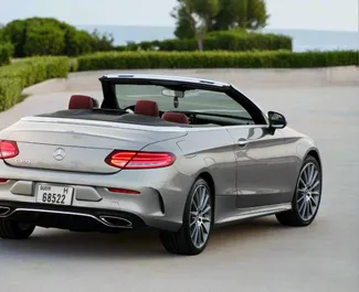 Mercedes-Benz C300 Cabrio 2022 zur Miete verfügbar in Dubai, mit Kilometerbegrenzung unbegrenzte.