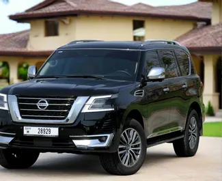 Frontansicht eines Mietwagens Nissan Patrol in Dubai, VAE ✓ Auto Nr.13327. ✓ Automatisch TM ✓ 0 Bewertungen.