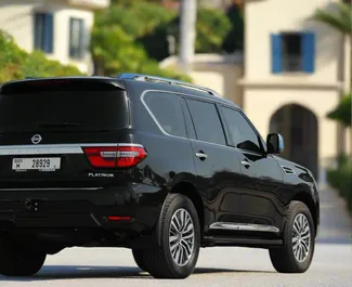 Benzin 5,6L Motor von Nissan Patrol 2022 zur Miete in Dubai.