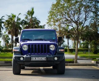 Frontansicht eines Mietwagens Jeep Wrangler in Batumi, Georgien ✓ Auto Nr.13529. ✓ Automatisch TM ✓ 0 Bewertungen.