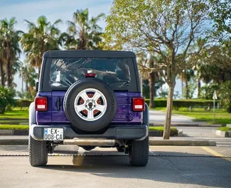 Benzin 2,0L Motor von Jeep Wrangler 2023 zur Miete in Batumi.