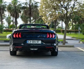 Benzin 2,3L Motor von Ford Mustang Cabrio 2019 zur Miete in Batumi.