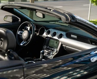 Ford Mustang Cabrio 2019 zur Miete verfügbar in Batumi, mit Kilometerbegrenzung 200 km/Tag.