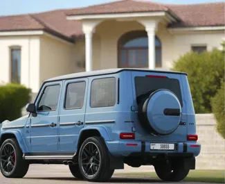 Innenraum von Mercedes-Benz G63 AMG zur Miete in VAE. Ein großartiges 5-Sitzer Fahrzeug mit Automatisch Getriebe.