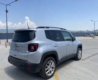 Benzin 2,4L Motor von Jeep Renegade 2020 zur Miete in Tiflis.