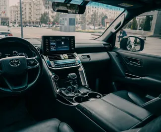 Vermietung Toyota Land Cruiser 300. Premium, SUV Fahrzeug zur Miete in Usbekistan ✓ Kaution Einzahlung von 500 USD ✓ Versicherungsoptionen KFZ-HV.