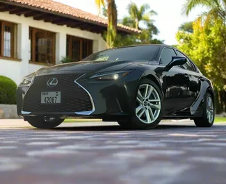 Frontansicht eines Mietwagens Lexus IS300 in Dubai, VAE ✓ Auto Nr.13460. ✓ Automatisch TM ✓ 0 Bewertungen.