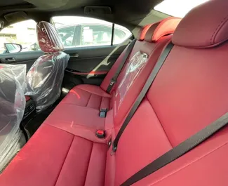 Benzin 2,0L Motor von Lexus IS300 2022 zur Miete in Dubai.