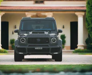 Frontansicht eines Mietwagens Mercedes-Benz G63 in Dubai, VAE ✓ Auto Nr.13477. ✓ Automatisch TM ✓ 0 Bewertungen.