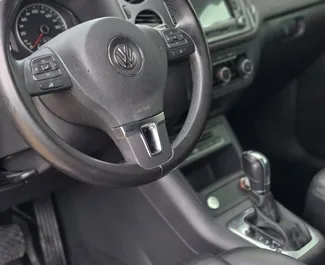 Mietwagen Volkswagen Tiguan 2013 in Albanien, mit Diesel-Kraftstoff und 200 PS ➤ Ab 40 EUR pro Tag.