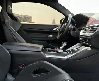 Frontansicht eines Mietwagens BMW M4 Competition in Dubai, VAE ✓ Auto Nr.13449. ✓ Automatisch TM ✓ 0 Bewertungen.