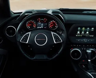 Benzin 6,2L Motor von Chevrolet Camaro 2020 zur Miete in Dubai.
