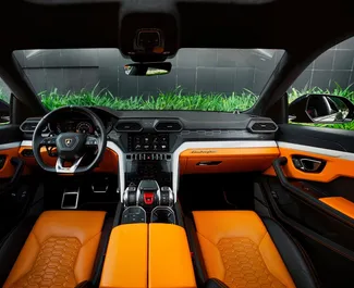 Vermietung Lamborghini Urus. Premium, Luxus, Crossover Fahrzeug zur Miete in VAE ✓ Kaution Einzahlung von 2500 AED ✓ Versicherungsoptionen KFZ-HV.