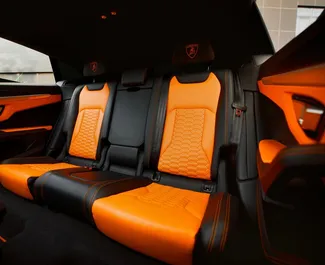 Frontansicht eines Mietwagens Lamborghini Urus in Dubai, VAE ✓ Auto Nr.13381. ✓ Automatisch TM ✓ 0 Bewertungen.