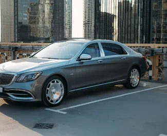 Vermietung Mercedes-Benz S560. Premium, Luxus Fahrzeug zur Miete in VAE ✓ Kaution Einzahlung von 2500 AED ✓ Versicherungsoptionen KFZ-HV.