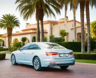Innenraum von Audi A6 zur Miete in VAE. Ein großartiges 5-Sitzer Fahrzeug mit Automatisch Getriebe.