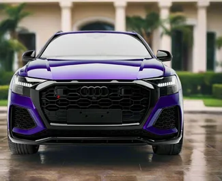 Frontansicht eines Mietwagens Audi RS Q8 in Dubai, VAE ✓ Auto Nr.13375. ✓ Automatisch TM ✓ 0 Bewertungen.