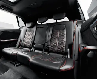 Vermietung Audi RS Q8. Premium, Luxus, SUV, Crossover Fahrzeug zur Miete in VAE ✓ Kaution Einzahlung von 2500 AED ✓ Versicherungsoptionen KFZ-HV.