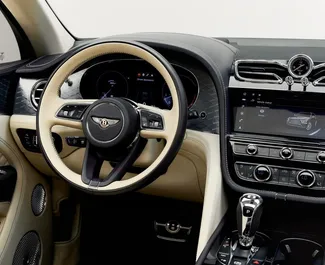Mietwagen Bentley Bentayga 2022 in VAE, mit Benzin-Kraftstoff und 542 PS ➤ Ab 2100 AED pro Tag.