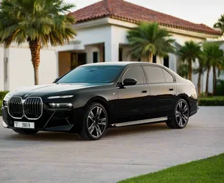 BMW 740Li 2023 zur Miete verfügbar in Dubai, mit Kilometerbegrenzung unbegrenzte.