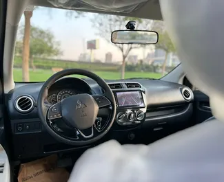 Frontansicht eines Mietwagens Mitsubishi Attrage in Dubai, VAE ✓ Auto Nr.13324. ✓ Automatisch TM ✓ 0 Bewertungen.