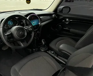 Vermietung Mini Cooper. Komfort, Premium Fahrzeug zur Miete in VAE ✓ Kaution Einzahlung von 2500 AED ✓ Versicherungsoptionen KFZ-HV.