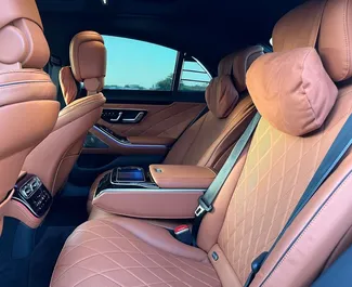 Vermietung Mercedes-Benz S500. Premium, Luxus Fahrzeug zur Miete in VAE ✓ Kaution Einzahlung von 2500 AED ✓ Versicherungsoptionen KFZ-HV.