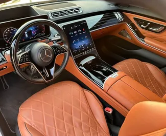 Mietwagen Mercedes-Benz S500 2022 in VAE, mit Benzin-Kraftstoff und 429 PS ➤ Ab 900 AED pro Tag.