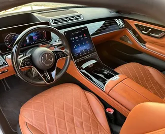 Vermietung Mercedes-Benz S580 e. Premium, Luxus Fahrzeug zur Miete in VAE ✓ Kaution Einzahlung von 2500 AED ✓ Versicherungsoptionen KFZ-HV.