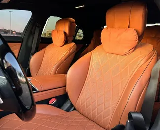Mietwagen Mercedes-Benz S580 e 2022 in VAE, mit Benzin-Kraftstoff und 496 PS ➤ Ab 1500 AED pro Tag.